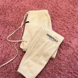 Essentials Sweats Cream
